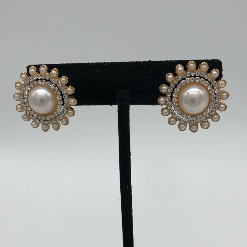 2 Pairs of Stud Earrings Sea Shell & Faux Pearls - Picture 2 of 4